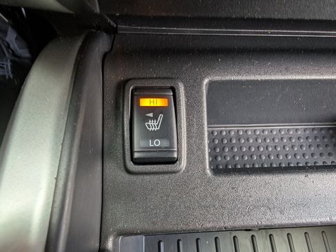 Used 2018 Nissan Titan SL image 31