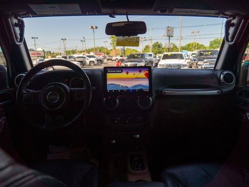 Used 2016 Jeep Wrangler Unlimited Sahara w/ Connectivity Group AWD/4WD image 13