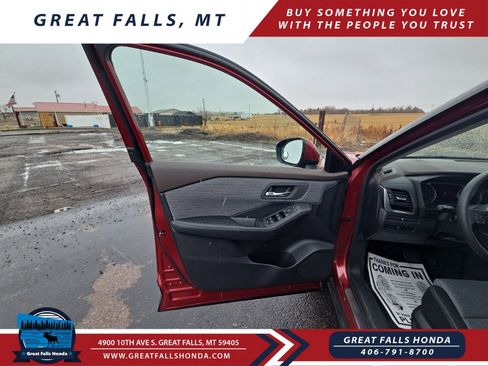 Used 2023 Nissan Rogue SV image 9