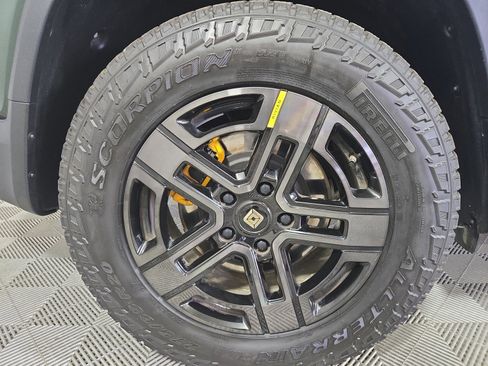 Used 2022 Rivian R1T Launch Edition image 12
