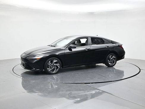 Used 2025 Hyundai Elantra Limited FWD image 5