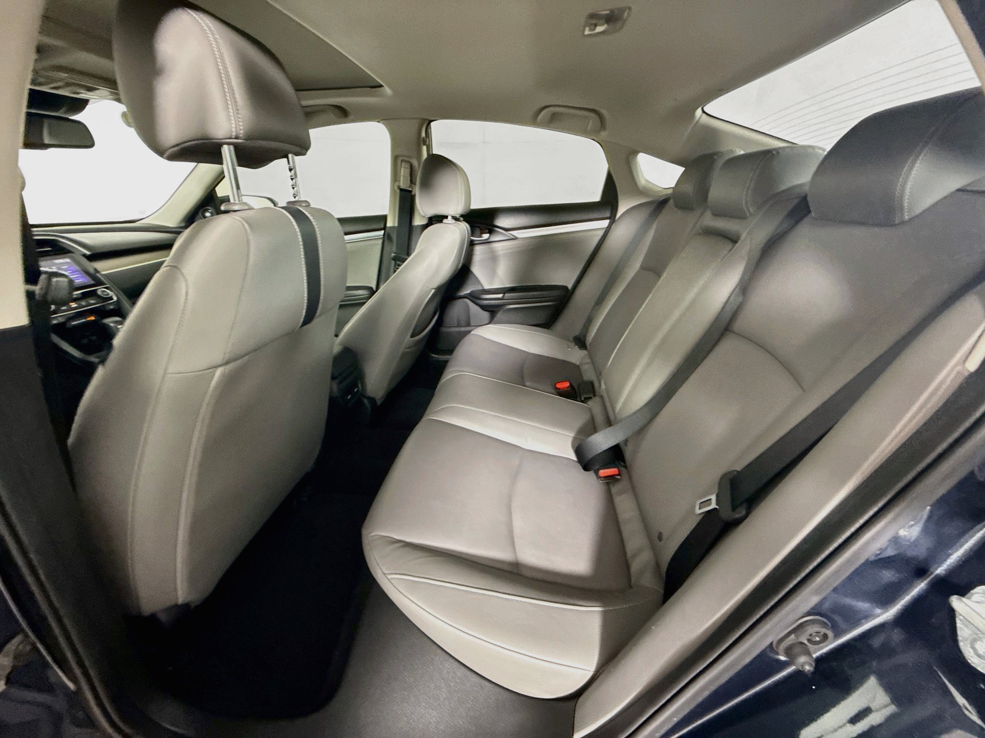 Used 2018 Honda Civic Touring image 30
