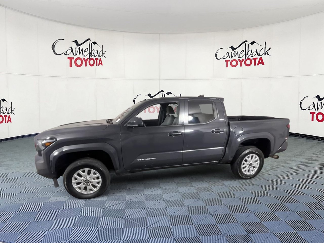 Used 2024 Toyota Tacoma SR5 AWD/4WD image 7