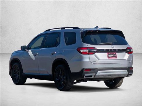 New 2025 Honda Pilot Touring image 9