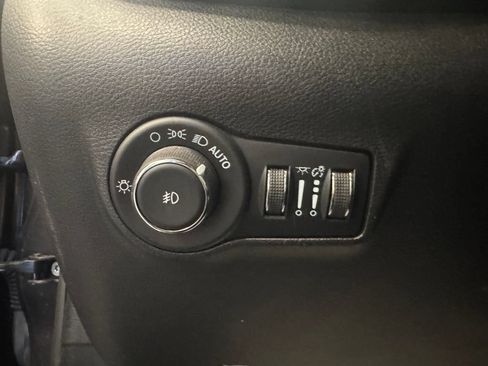Used 2022 Jeep Compass Latitude AWD/4WD image 17
