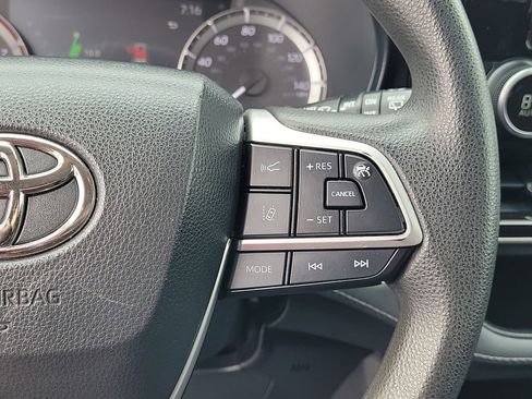 Used 2023 Toyota Highlander LE image 24