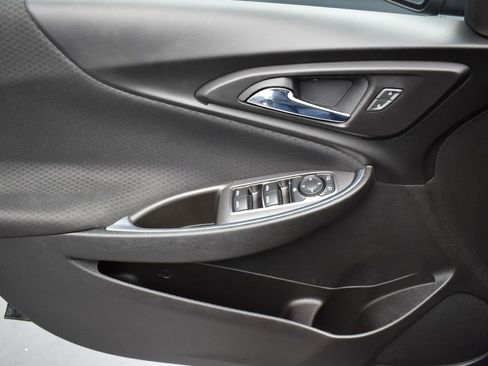 Used 2017 Chevrolet Malibu LT image 11