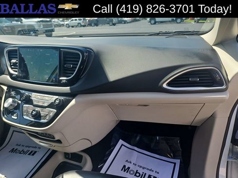 Used 2024 Chrysler Pacifica Touring-L FWD image 30