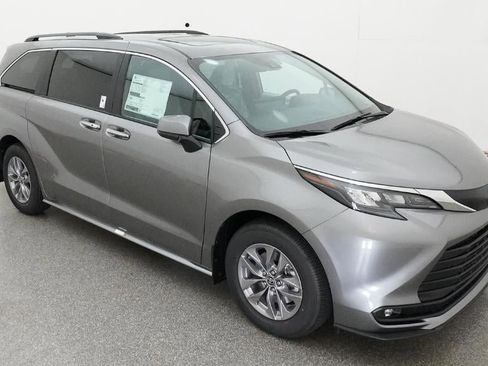 New 2026 Toyota Sienna XLE image 46