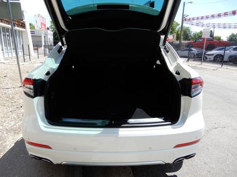 Used 2021 Maserati Levante GranLusso AWD/4WD image 9