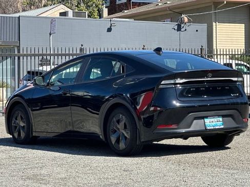 Used 2025 Toyota Prius Plug-In Hybrid image 6