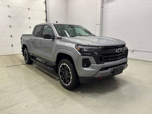 Used 2026 Chevrolet Colorado Z71 w/ Technology Package AWD/4WD image 2