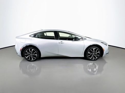 Used 2025 Toyota Prius XSE image 9
