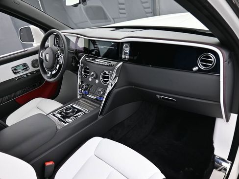 New 2026 Rolls-Royce Cullinan AWD/4WD image 33