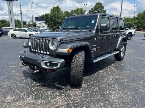 Used 2018 Jeep Wrangler Unlimited Sahara AWD/4WD image 5