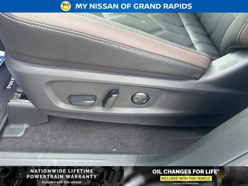New 2026 Nissan Pathfinder Platinum AWD/4WD image 17