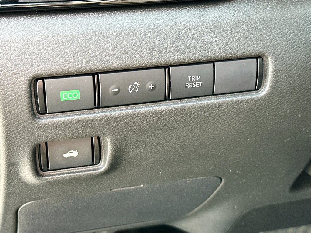 Used 2025 Nissan Sentra SV FWD image 14