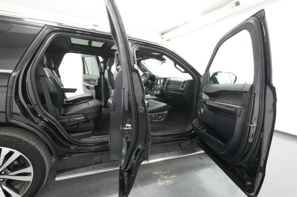 Used 2020 Ford Expedition Limited w/ Equipment Group 302A AWD/4WD image 38