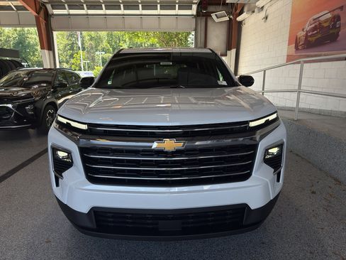 New 2026 Chevrolet Traverse LT w/ LPO, Floor Liner Package FWD image 2