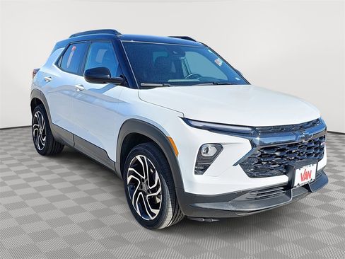 Certified 2024 Chevrolet TrailBlazer RS w/ Driver Confidence Package image 3