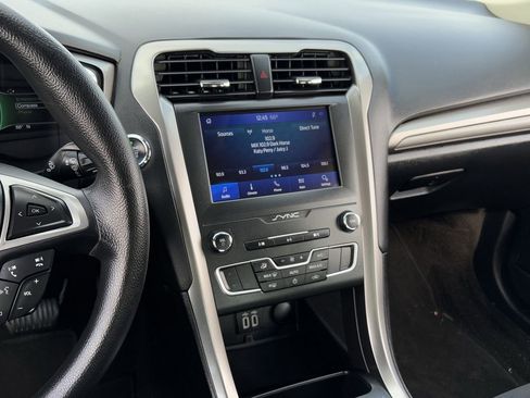 Used 2020 Ford Fusion SE image 20