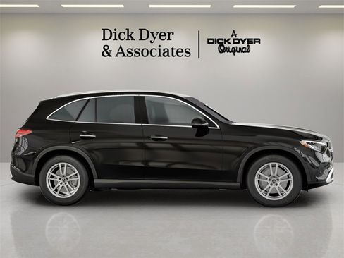 Used 2025 Mercedes-Benz GLC 300 image 4