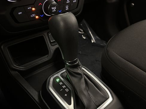 Used 2018 Jeep Renegade Altitude w/ Safety & Security Group FWD image 14