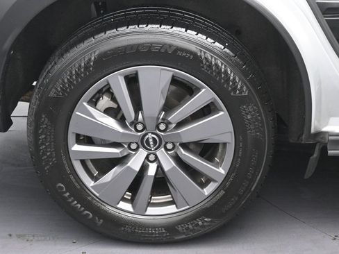 Used 2025 Nissan Pathfinder SV AWD/4WD image 10