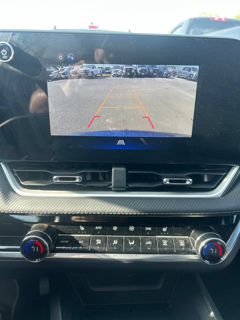 Used 2026 Chevrolet Equinox LT w/ Convenience Package II FWD image 7