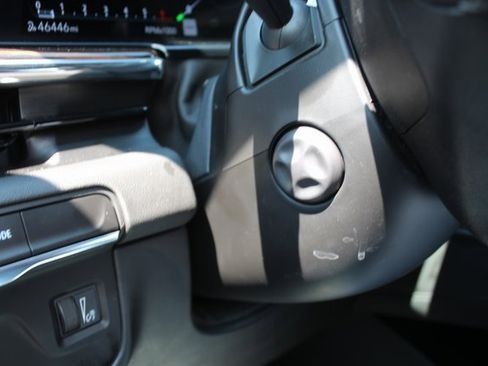 Used 2024 Cadillac Escalade Premium Luxury image 32