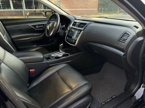 Used 2018 Nissan Altima 2.5 SR w/ SR Special Edition image 10