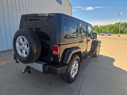 Used 2015 Jeep Wrangler Unlimited Sahara AWD/4WD image 8