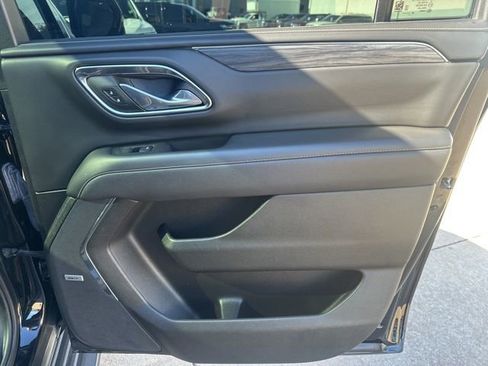 Used 2023 GMC Yukon XL SLT w/ SLT Premium Package image 21