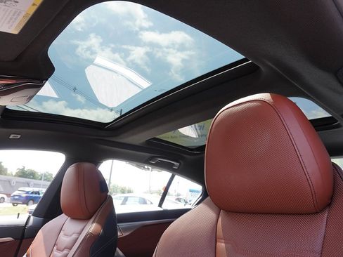 Used 2025 BMW M850i xDrive image 28