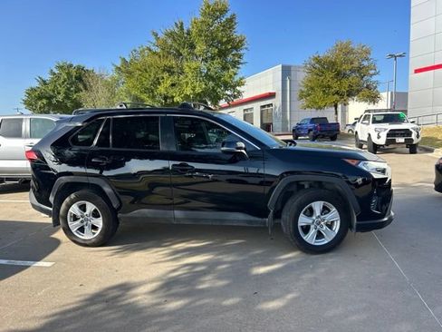 Used 2021 Toyota RAV4 XLE FWD image 2