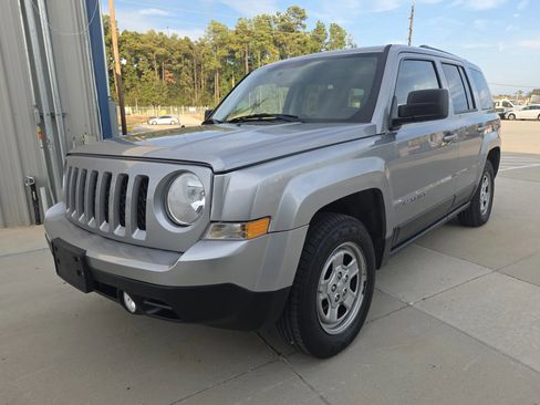 Used 2017 Jeep Patriot Sport w/ Power Value Group image 3