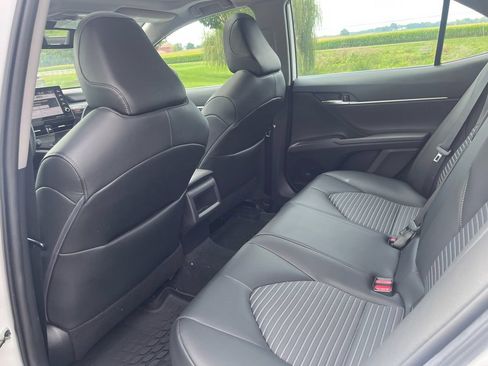 Used 2021 Toyota Camry SE w/ Cold Weather Package FWD image 11