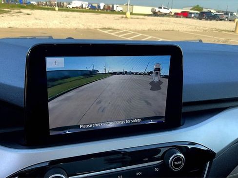 Used 2021 Ford Escape SE image 21