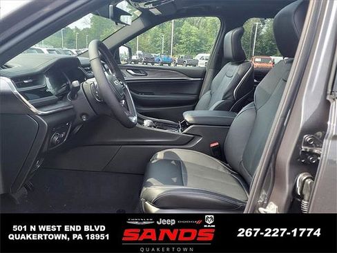 New 2023 Jeep Grand Cherokee Overland w/ Luxury Tech Group IV image 9