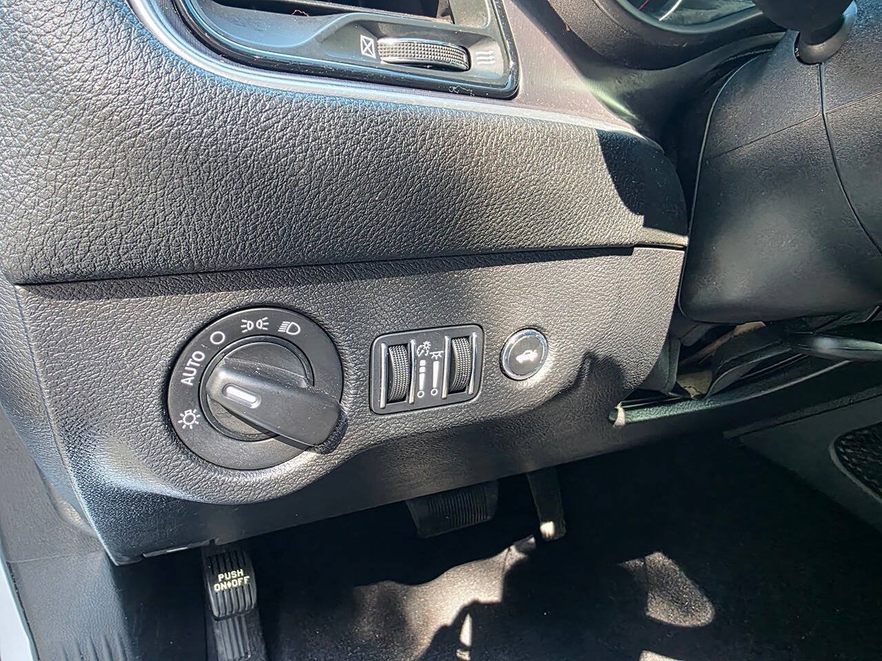 Used 2020 Dodge Challenger SXT RWD image 16