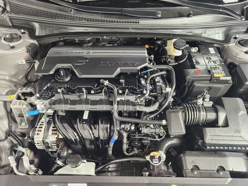 Certified 2025 Hyundai Elantra Sport FWD image 30