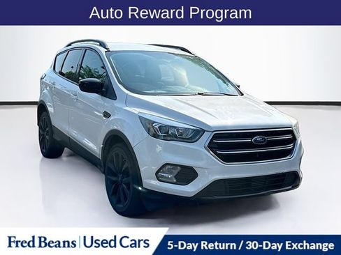 Used 2017 Ford Escape SE w/ Equipment Group 201A FWD image 1