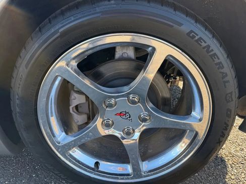 Used 2001 Chevrolet Corvette Coupe w/ Preferred Equipment Group1 image 33