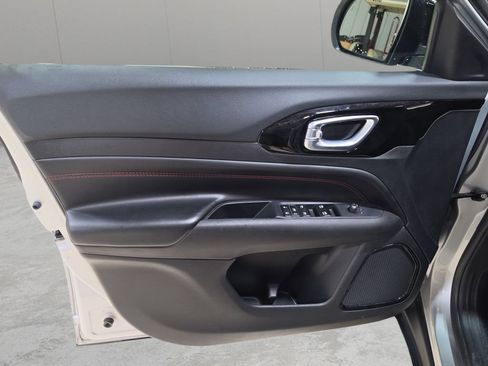 Certified 2025 Jeep Compass Trailhawk AWD/4WD image 13