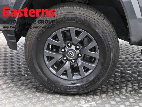 Used 2020 Toyota Tacoma SR5 AWD/4WD image 31