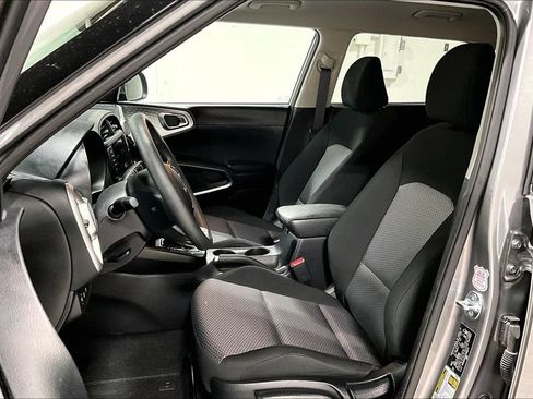 Used 2025 Kia Soul LX FWD image 31