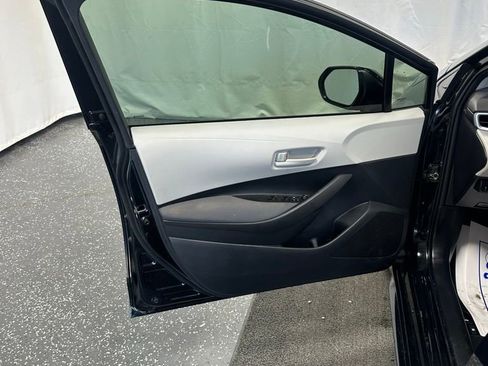 Used 2025 Toyota Corolla LE image 10