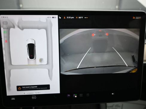Used 2023 Tesla Model Y Performance AWD/4WD image 16