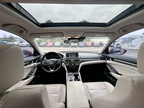 Used 2019 Honda Accord Touring image 10