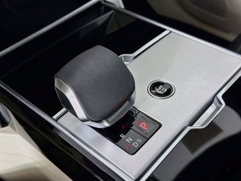 Certified 2024 Land Rover Range Rover SE AWD/4WD image 17